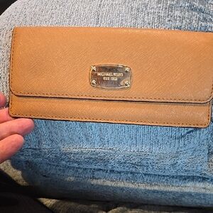 Michael Kors Wallet Tan 7.75 x 3.75